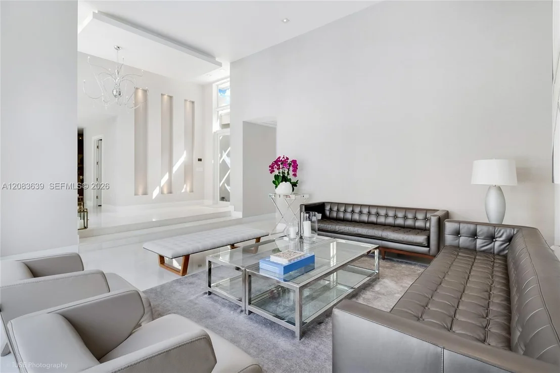 Photo of 137 W Shore Dr