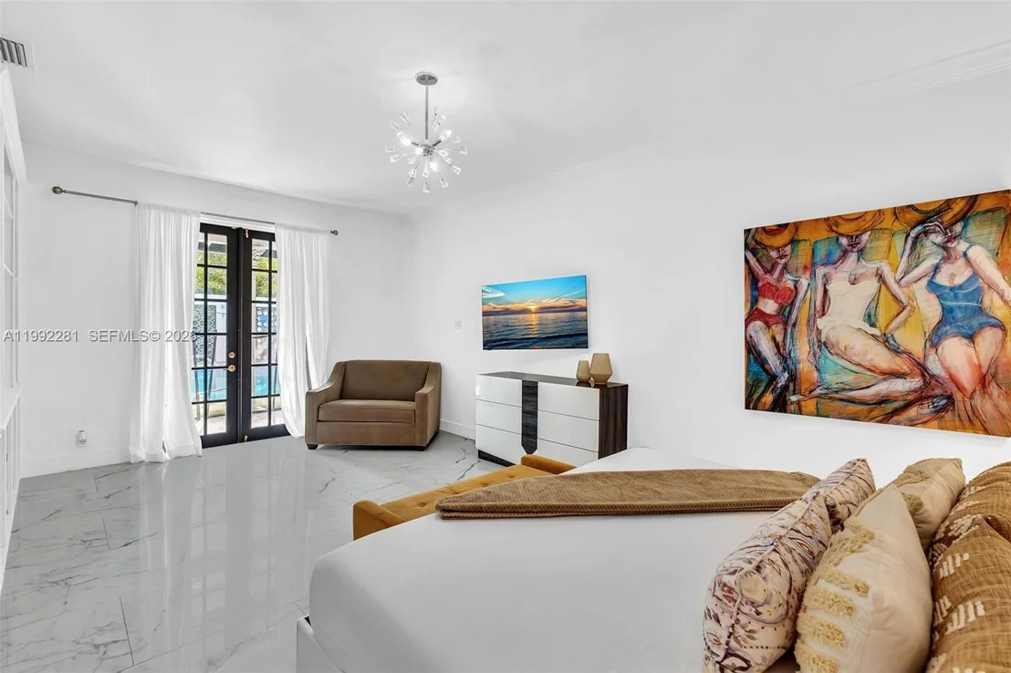 Photo of 472 Sunset Dr