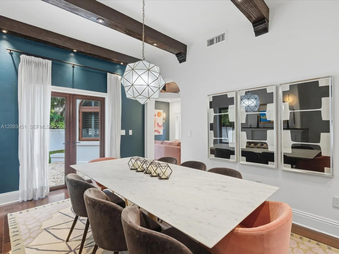 Photo of 421 Sarto Ave