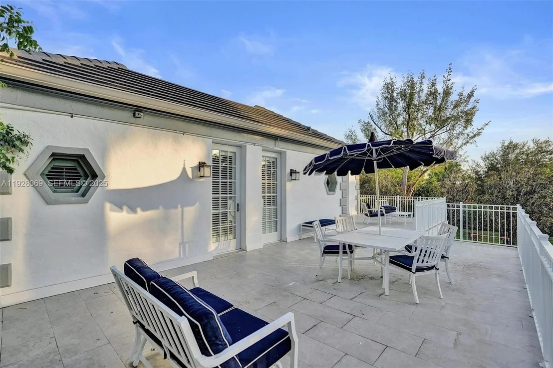 Photo of 1281 Banyan Rd