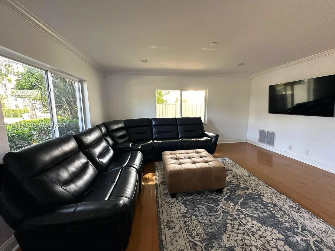 Photo of 2445 SE 8th St