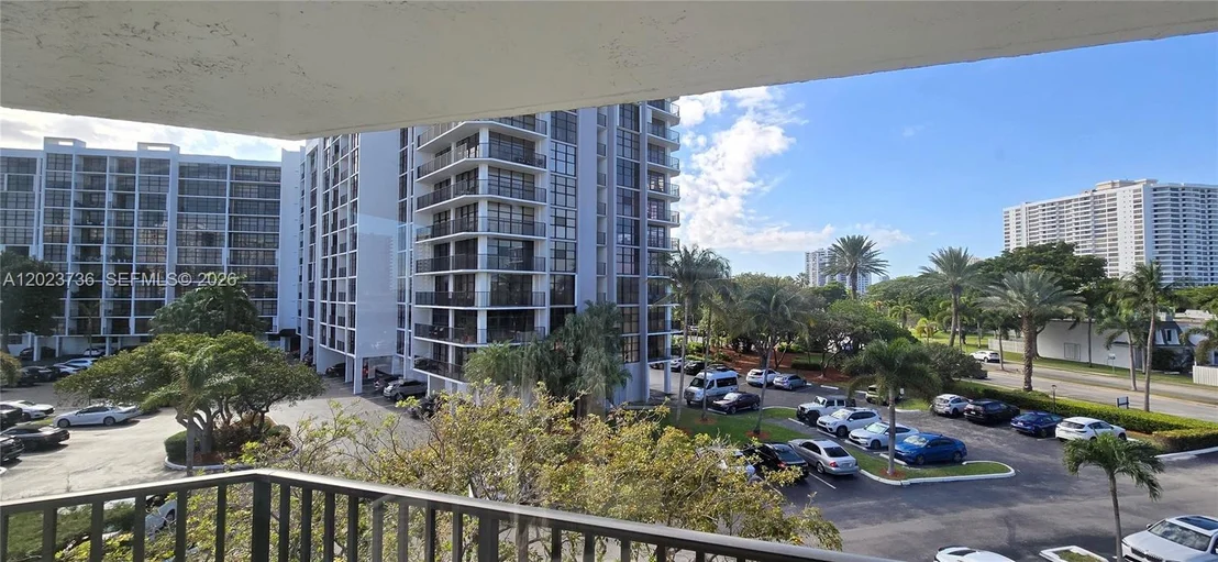 Photo of Unit 430 at 800 Parkview Dr