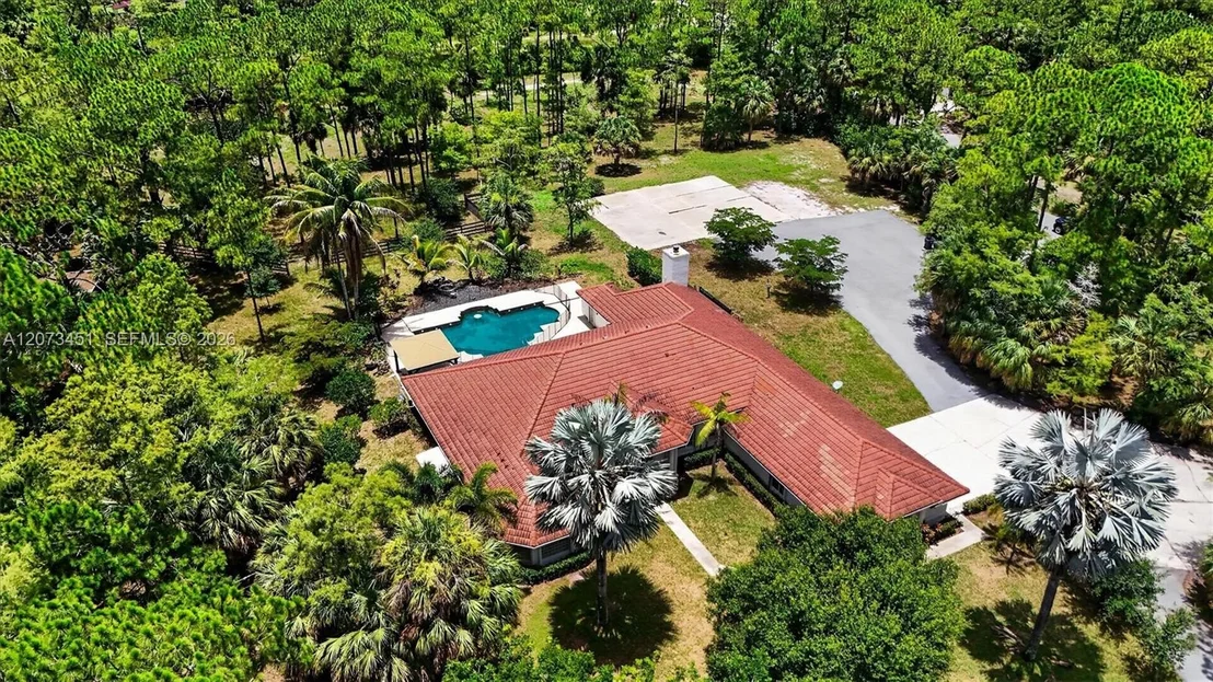Photo of 1215 Stallion Dr