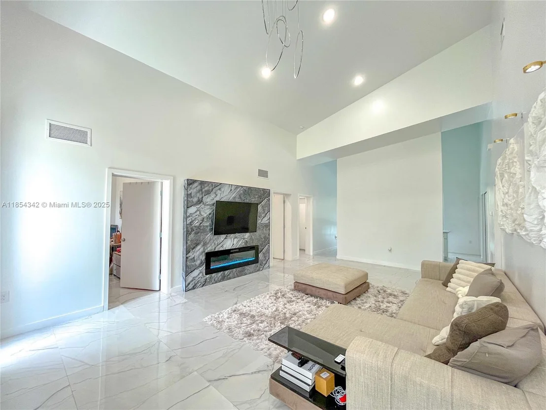 Photo of 395 Pace Avenue