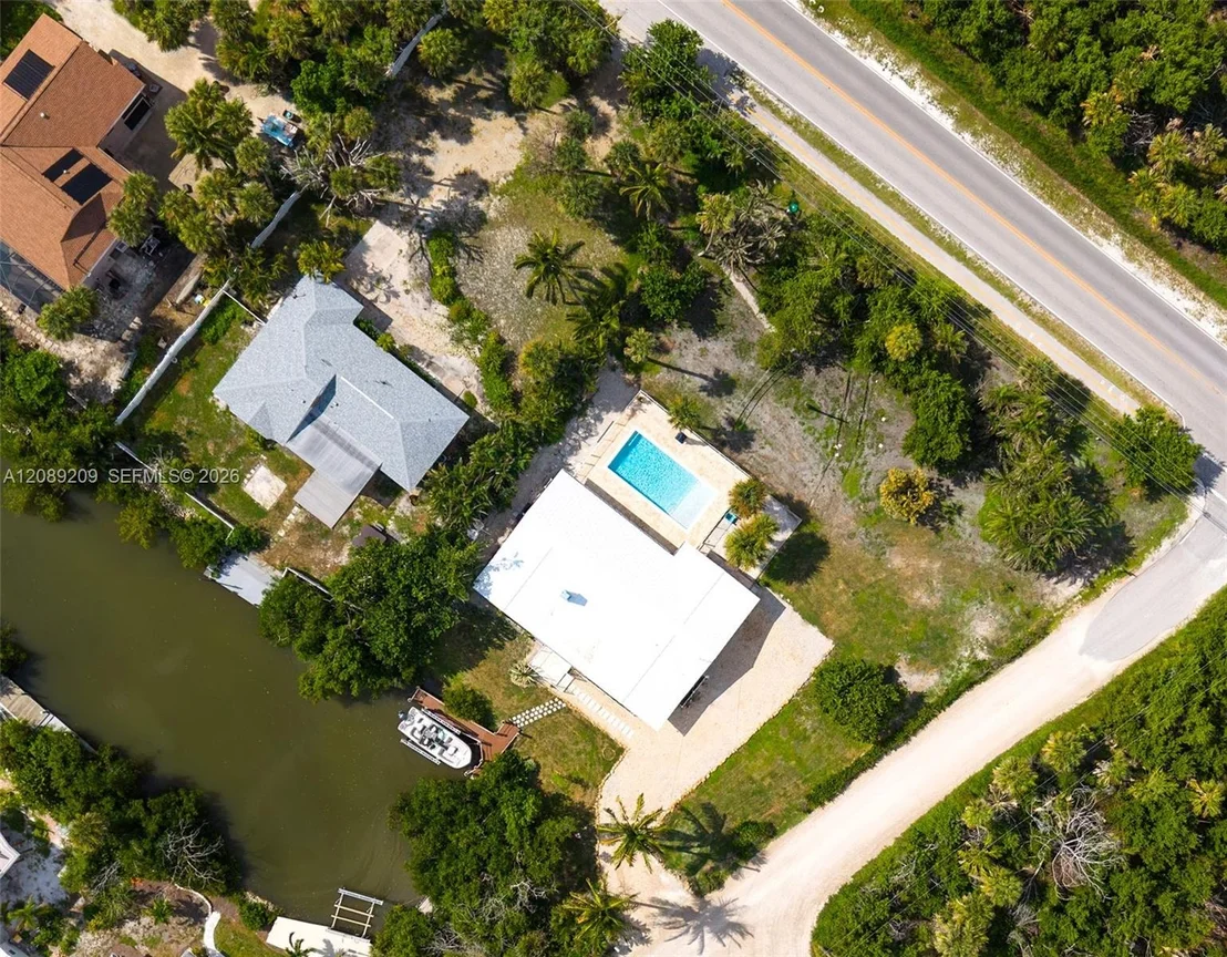 Photo of 5885 Pine Tree