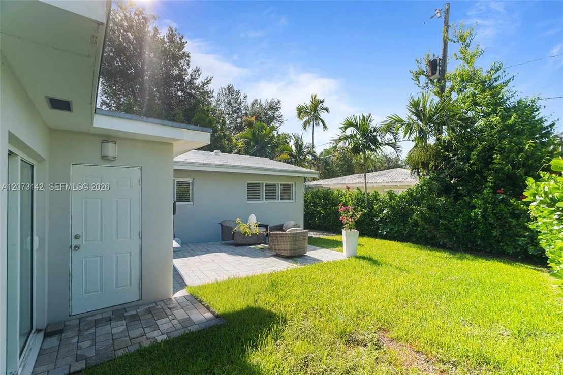 Photo of 932 Bird Rd