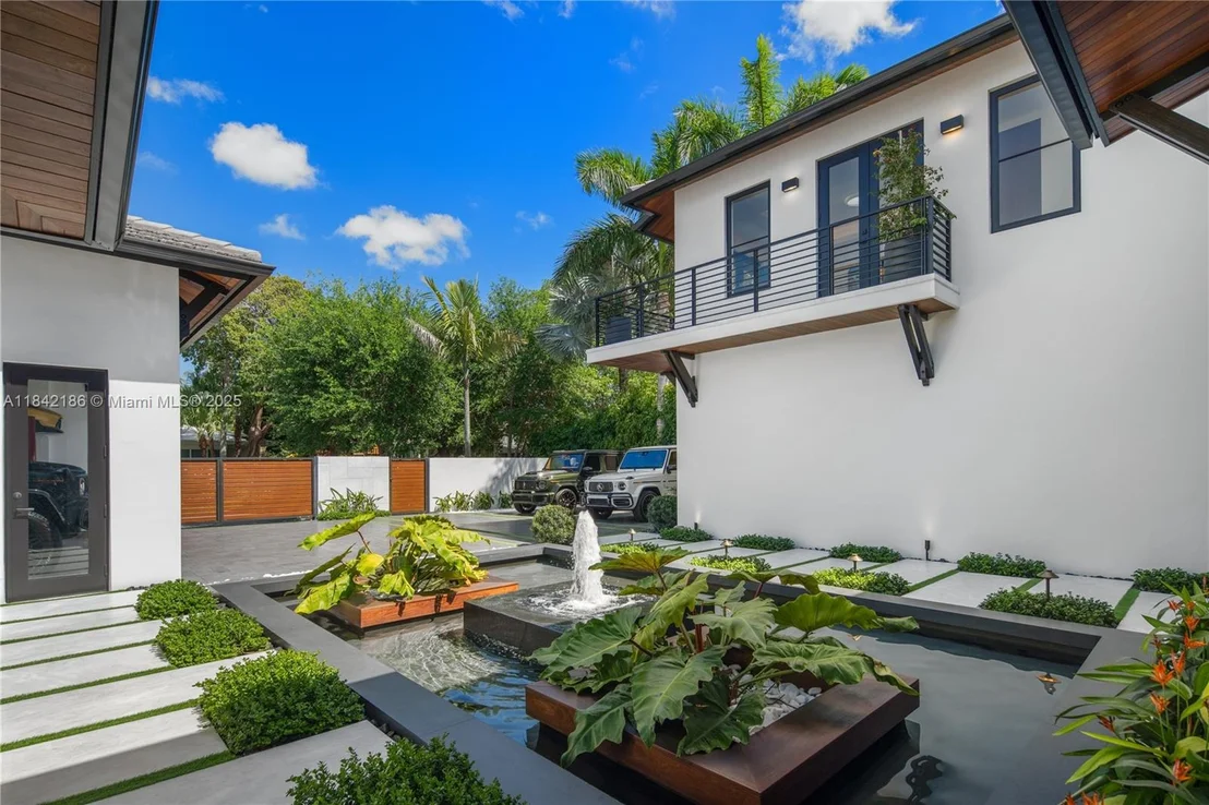 Photo of 4241 Palm Ln
