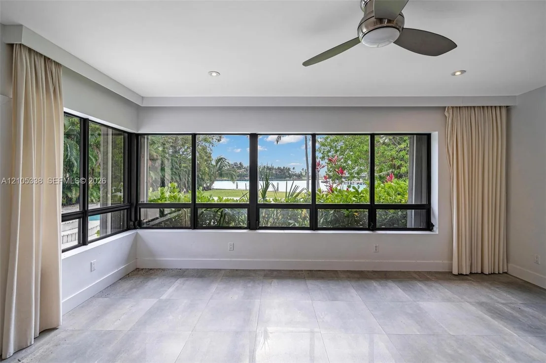 Photo of 9250 Bay Dr