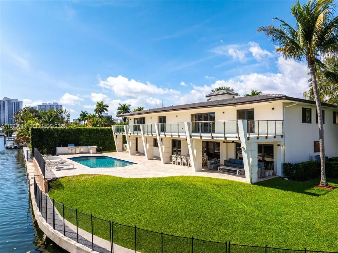 Photo of 501 Hibiscus Dr