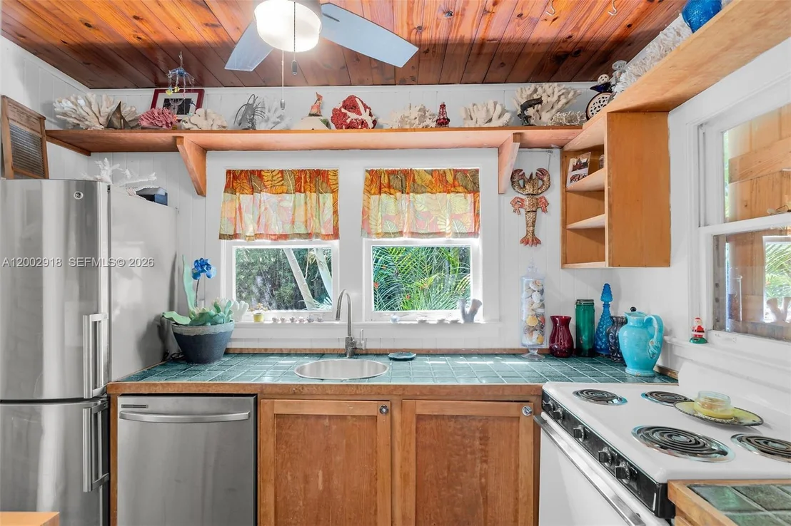 Photo of 140 Tavern Dr