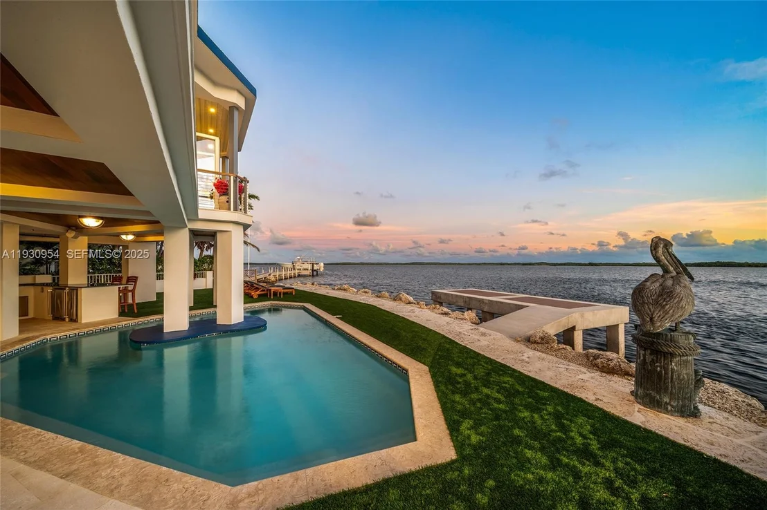 Photo of 180 Pompano Dr