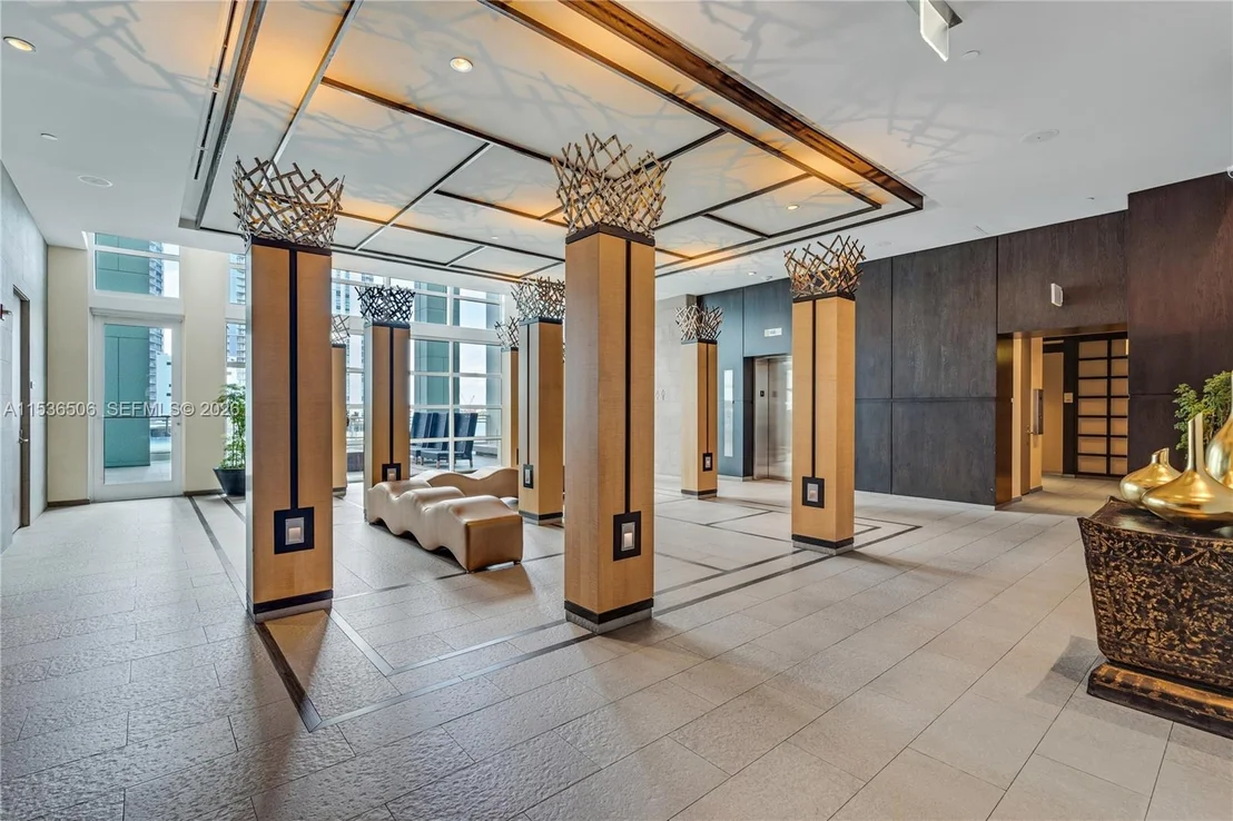 Photo of Unit 1002 at 900 Brickell Key Blvd