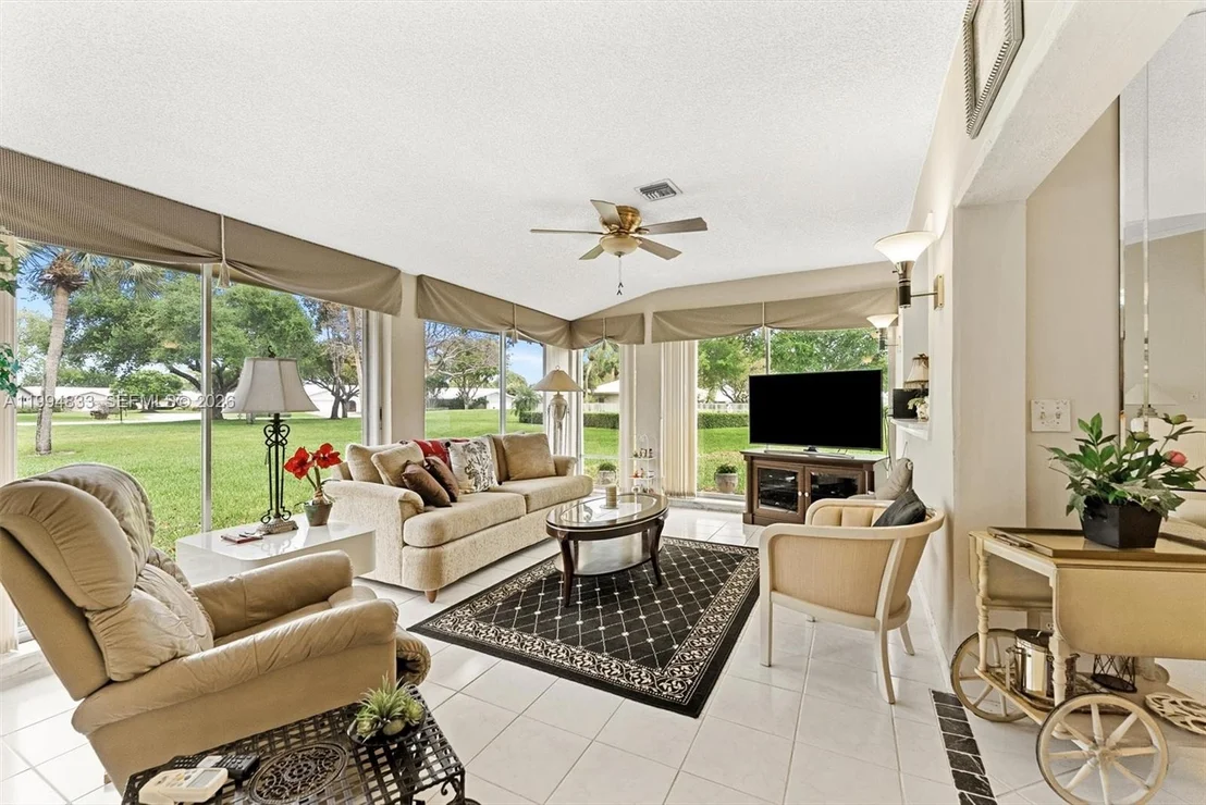Photo of 5669 Pinecrest Cir