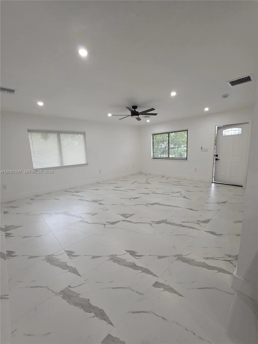 Photo of 348 NW 8th St