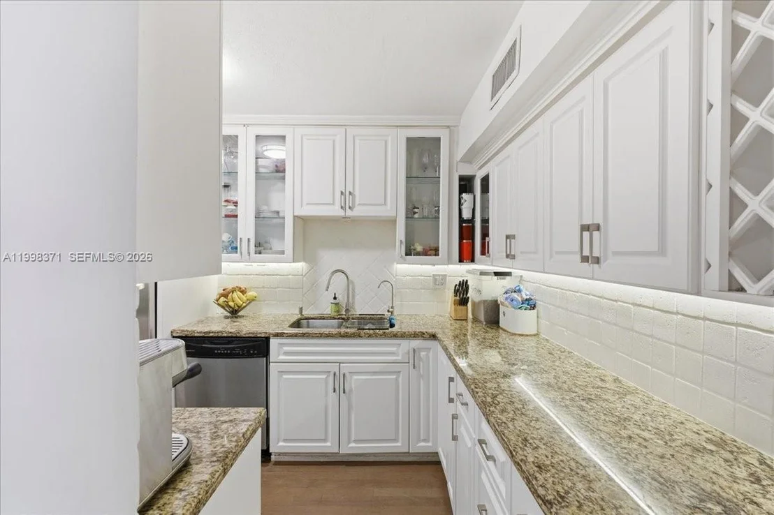 Photo of Unit 3H at 550 Ocean Drive
