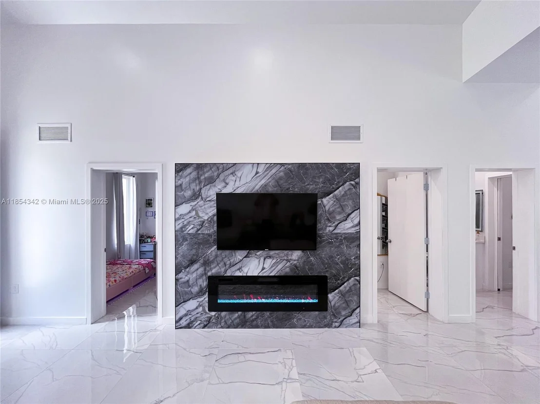 Photo of 395 Pace Avenue