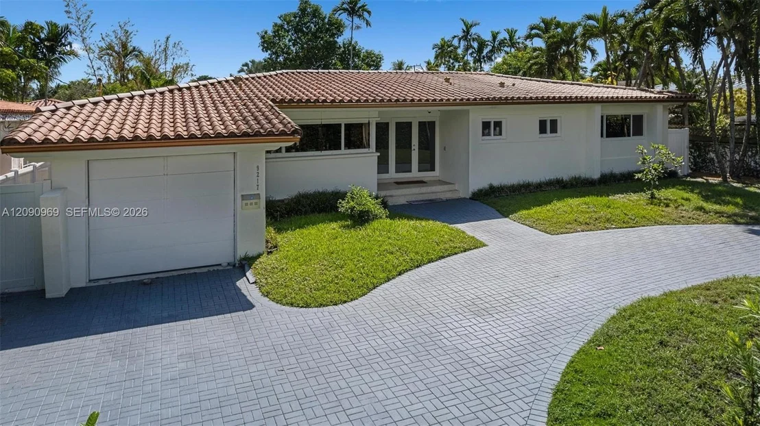 Photo of 9217 Bay Dr