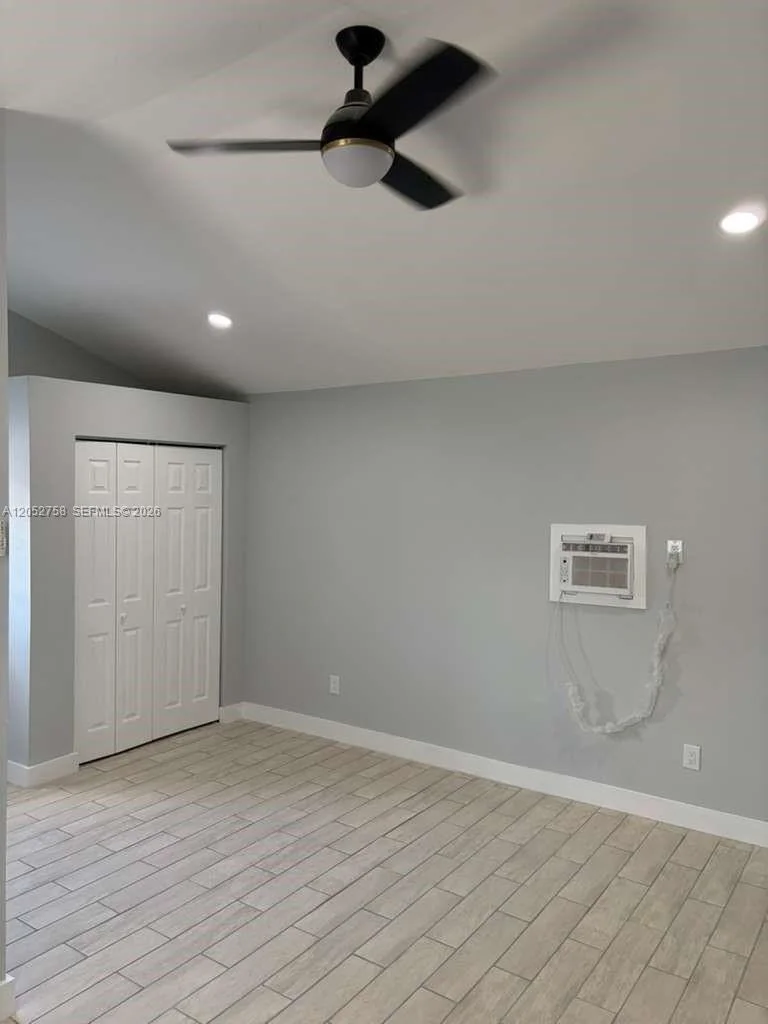 Photo of 1870 Lakeview Rd