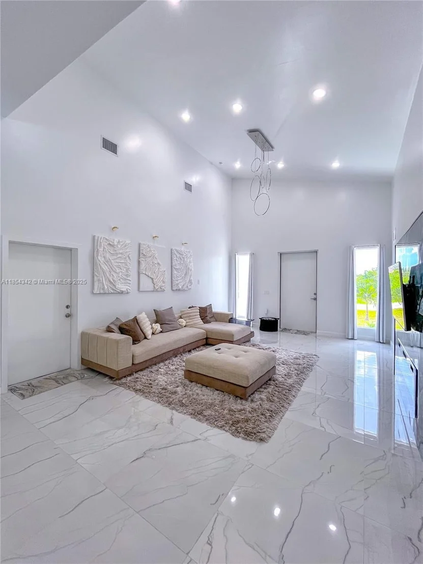 Photo of 395 Pace Avenue