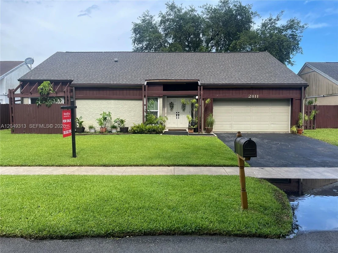 Photo of 2811 Devonwood Ave