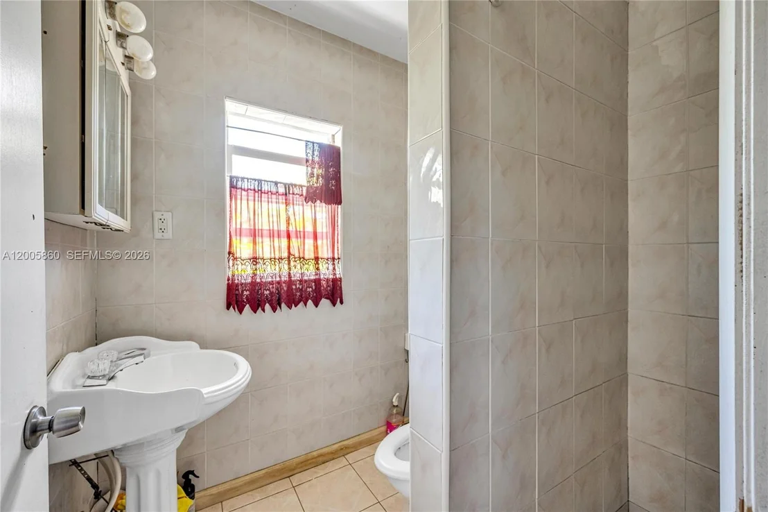 Photo of 3420 Charles Ave