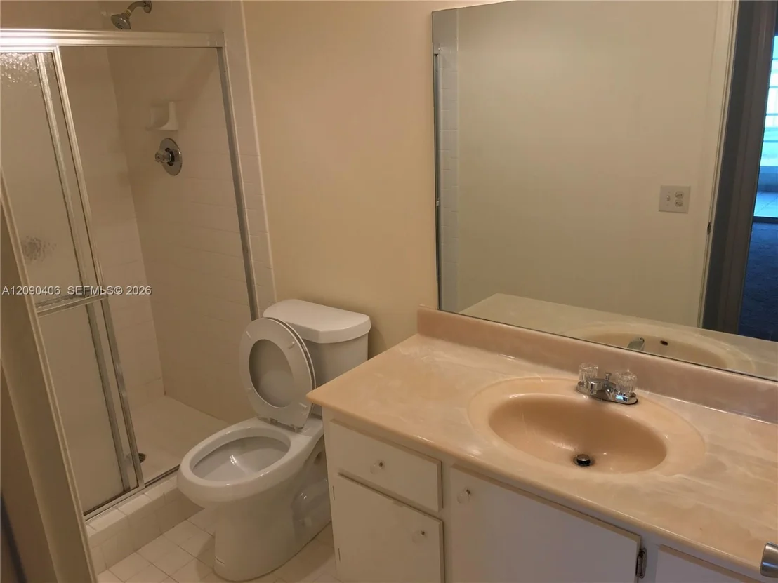 Photo of Unit D4 at 1902 Bermuda Cir