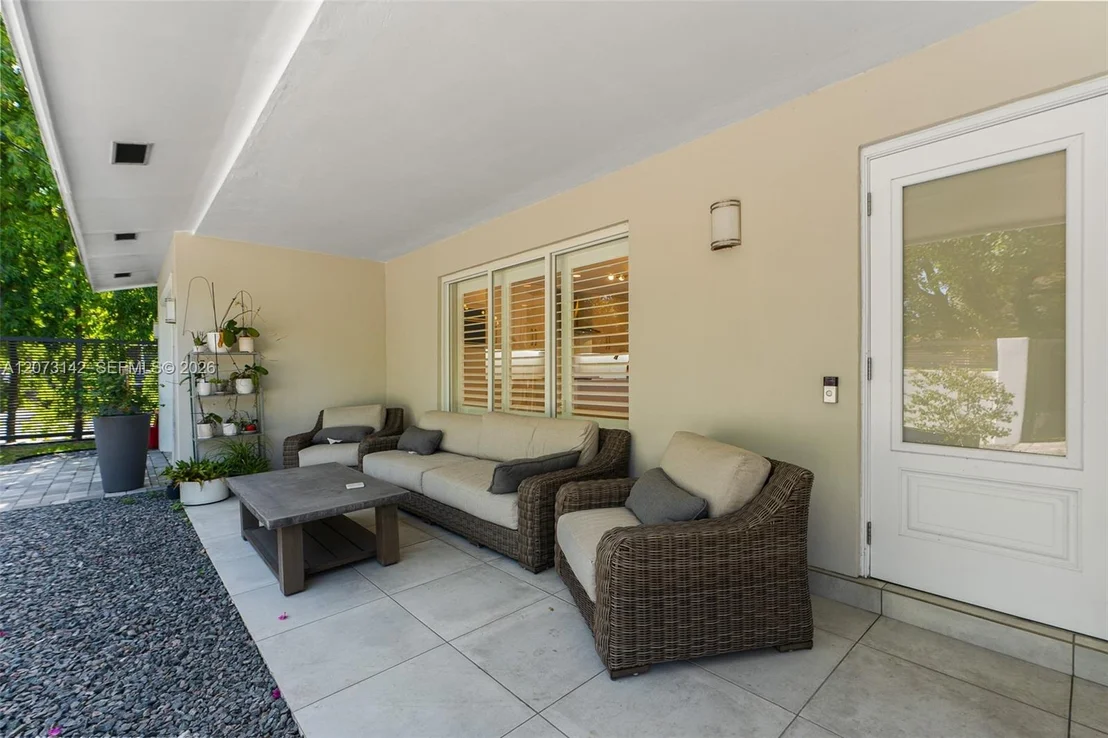 Photo of 932 Bird Rd