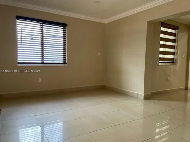 Photo of 330 W 40th Pl