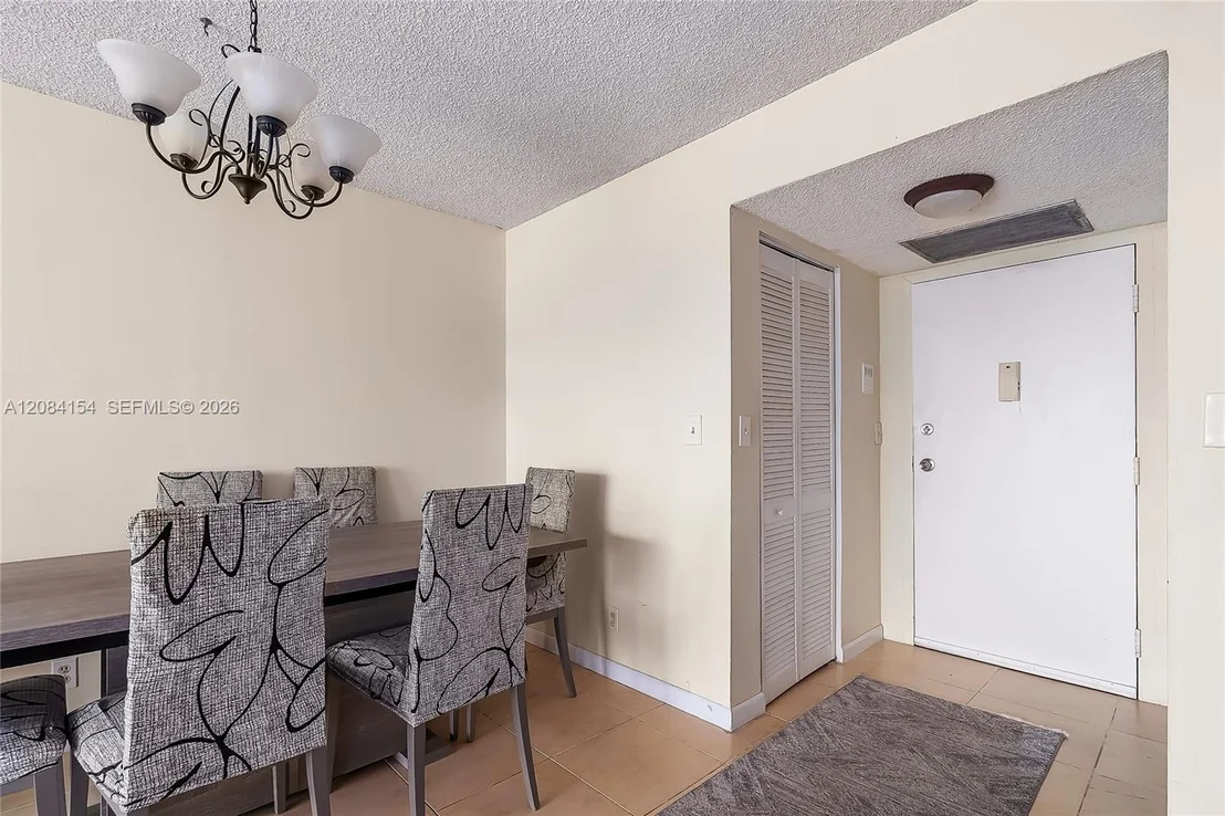 Photo of Unit 901 at 800 Parkview Dr