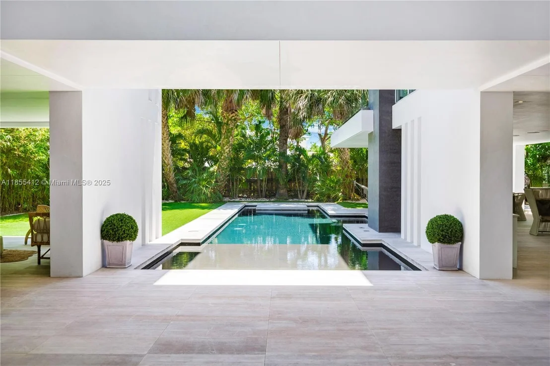 Photo of 545 SABAL PALM