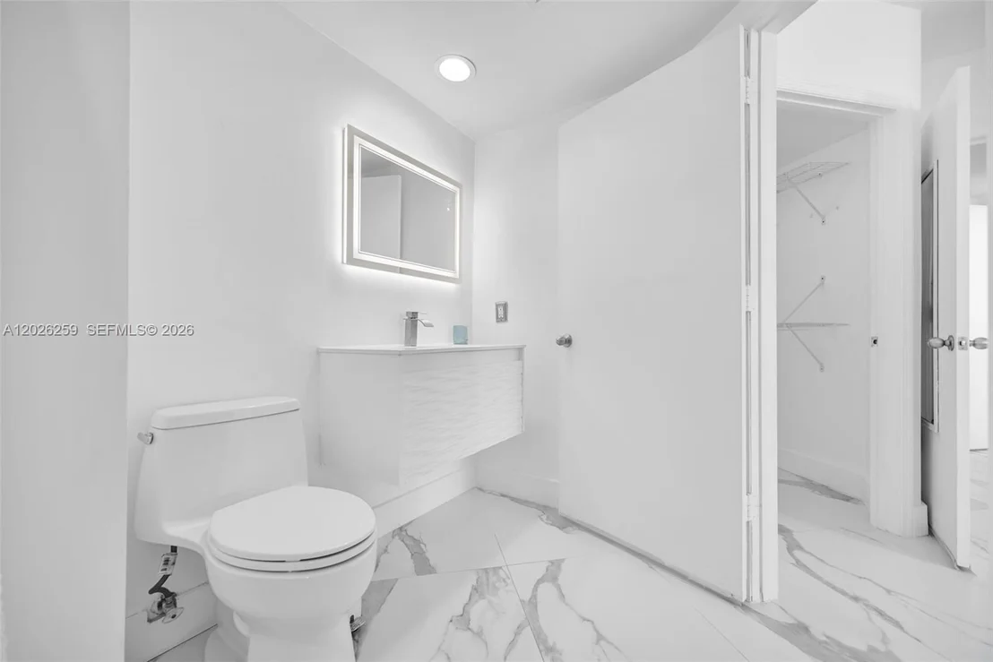 Photo of Unit 821 at 9201 Collins Ave