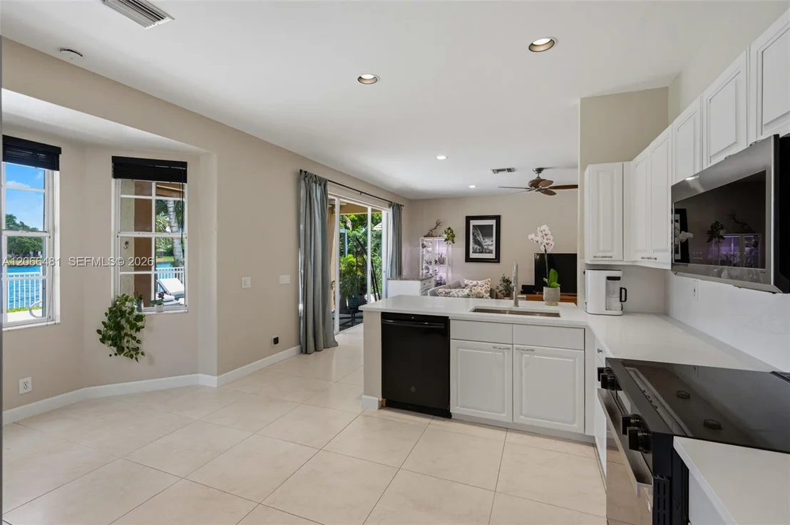 Photo of 480 Cambridge Dr