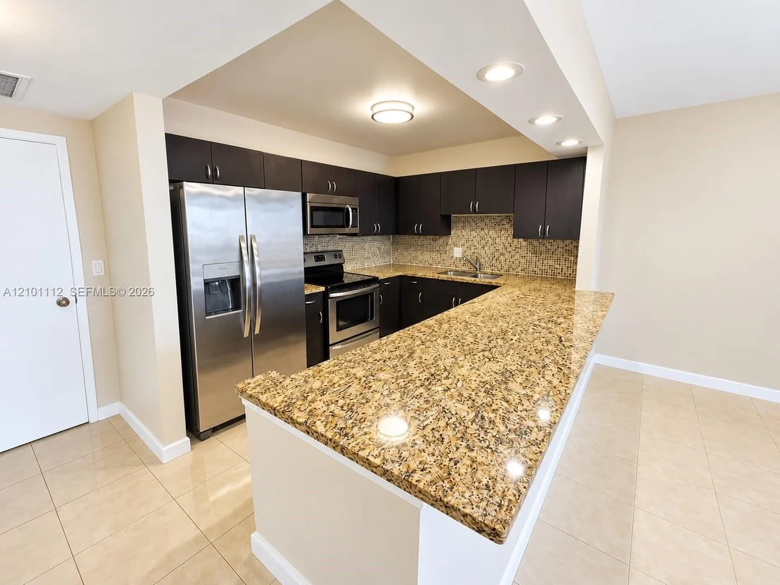 Photo of Unit 307 at 2500 Parkview Dr