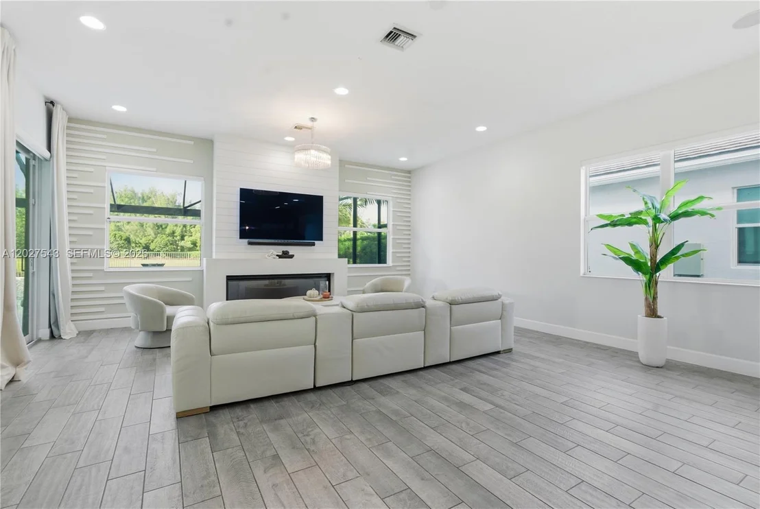 Photo of 15943 Whippoorwill CIR