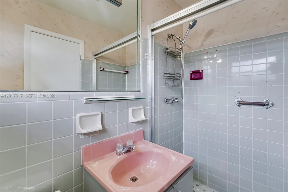 Photo of 1321 W 2nd Ave