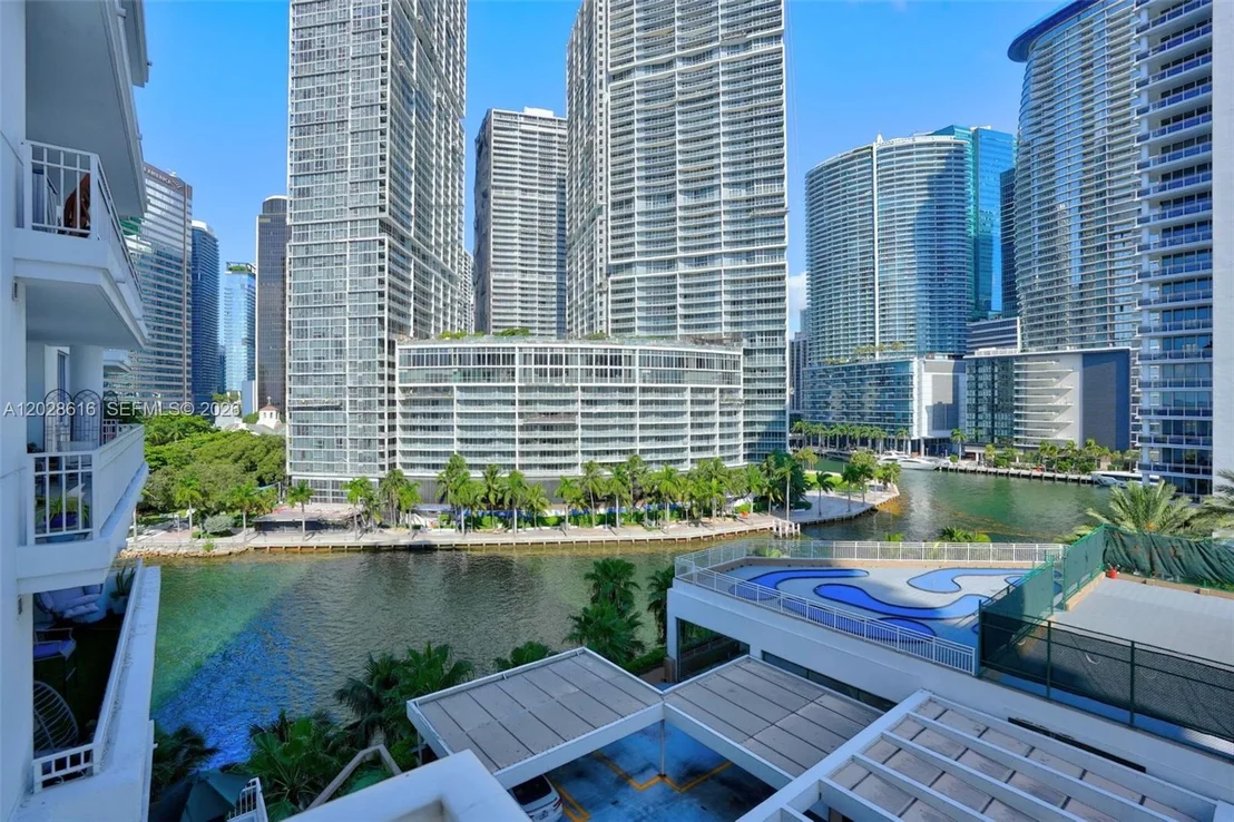 Photo of Unit 906 at 801 Brickell Key Blvd