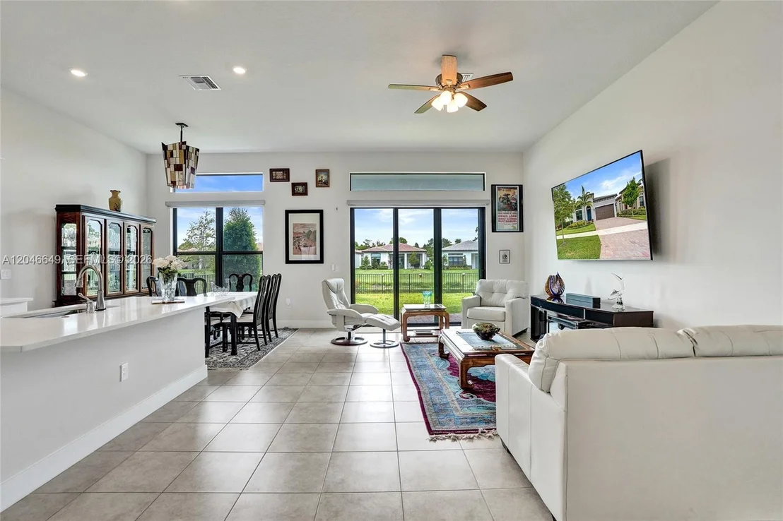 Photo of 8147 Juniper Dr