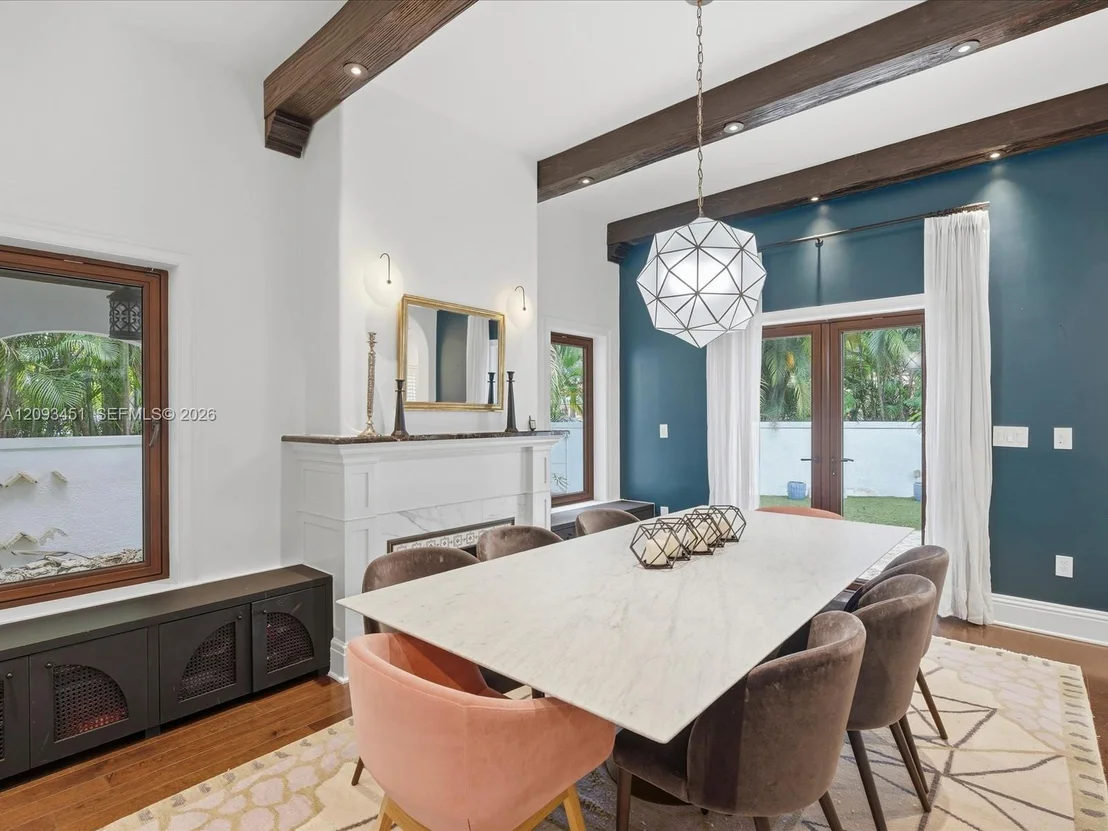 Photo of 421 Sarto Ave