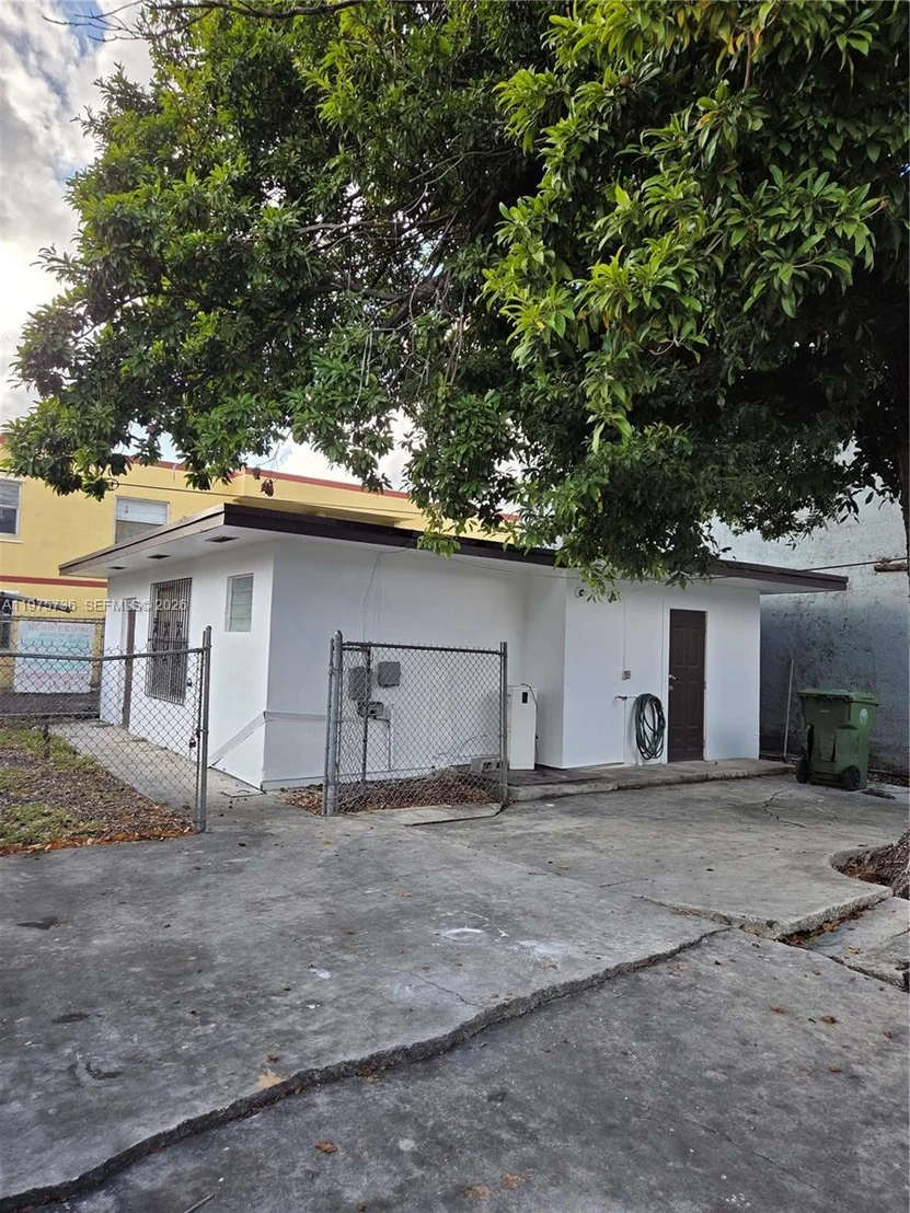 Photo of 2722 NW 23rd Ave