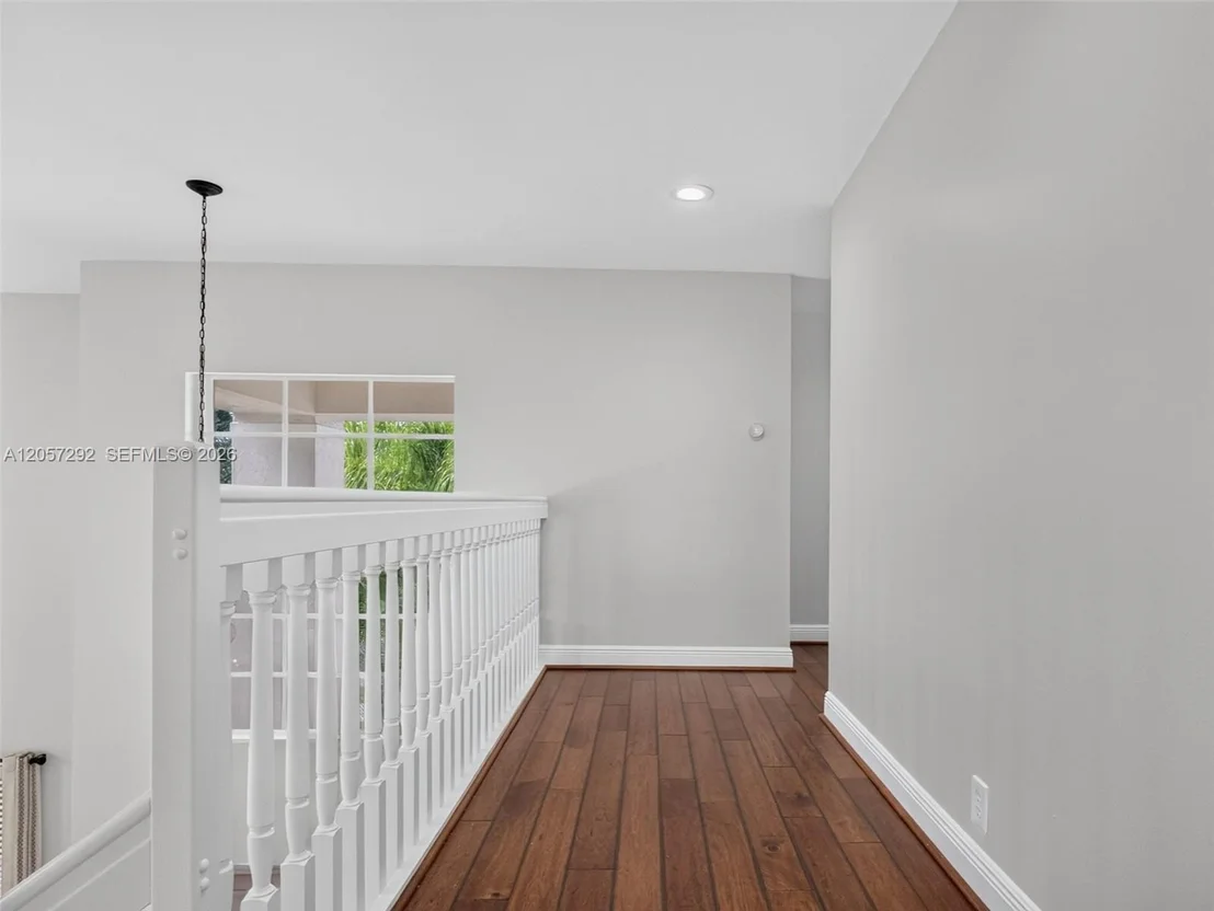 Photo of 1012 Cedar Falls Dr