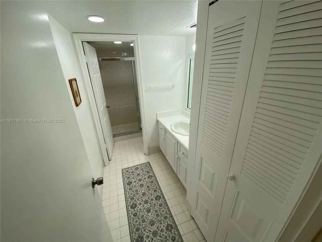 Photo of Unit G3 at 1902 Bermuda Cir