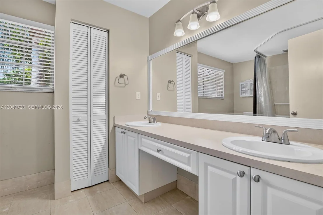 Photo of 2638 Oak Park Cir