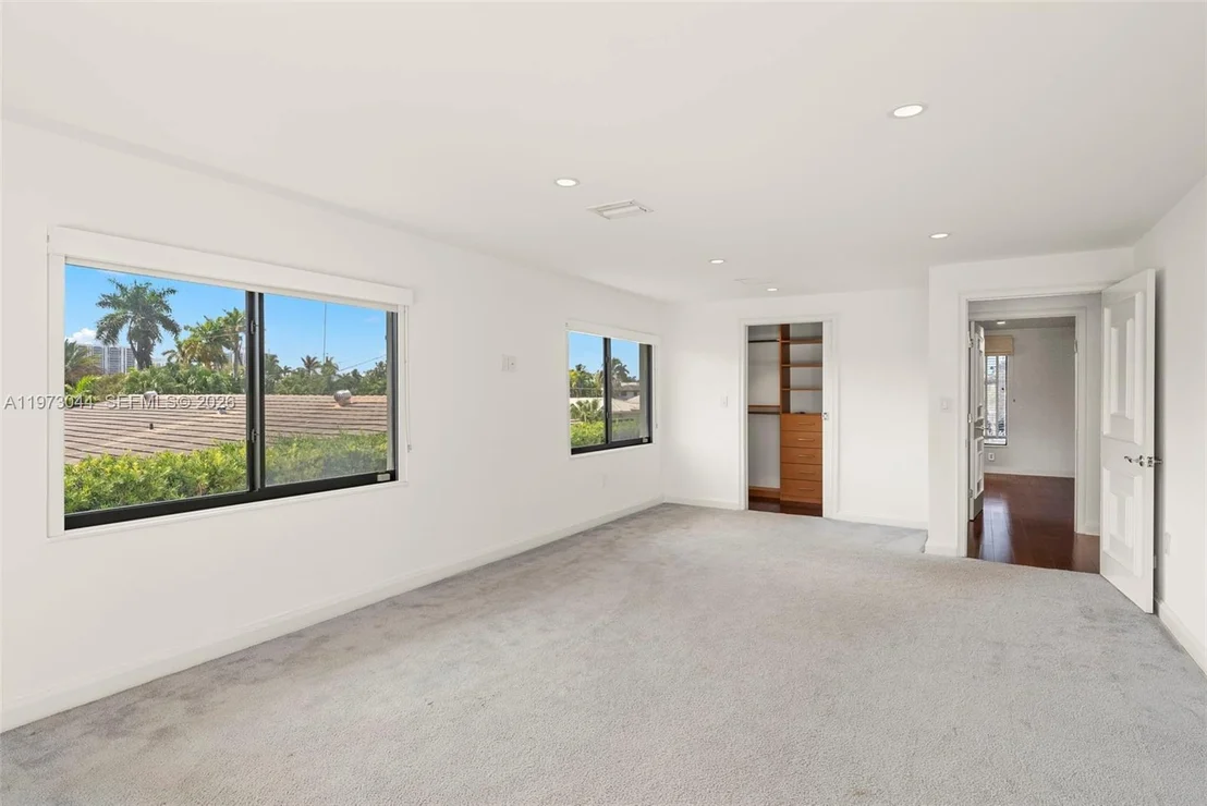Photo of 501 Hibiscus Dr