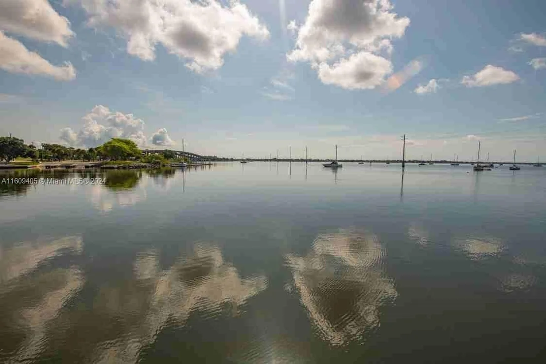 Photo of 1613 N Indian River Drive