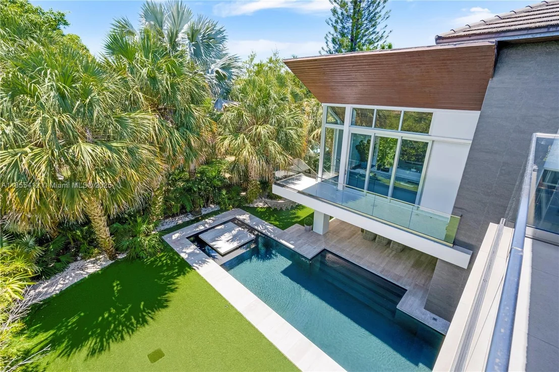 Photo of 545 SABAL PALM