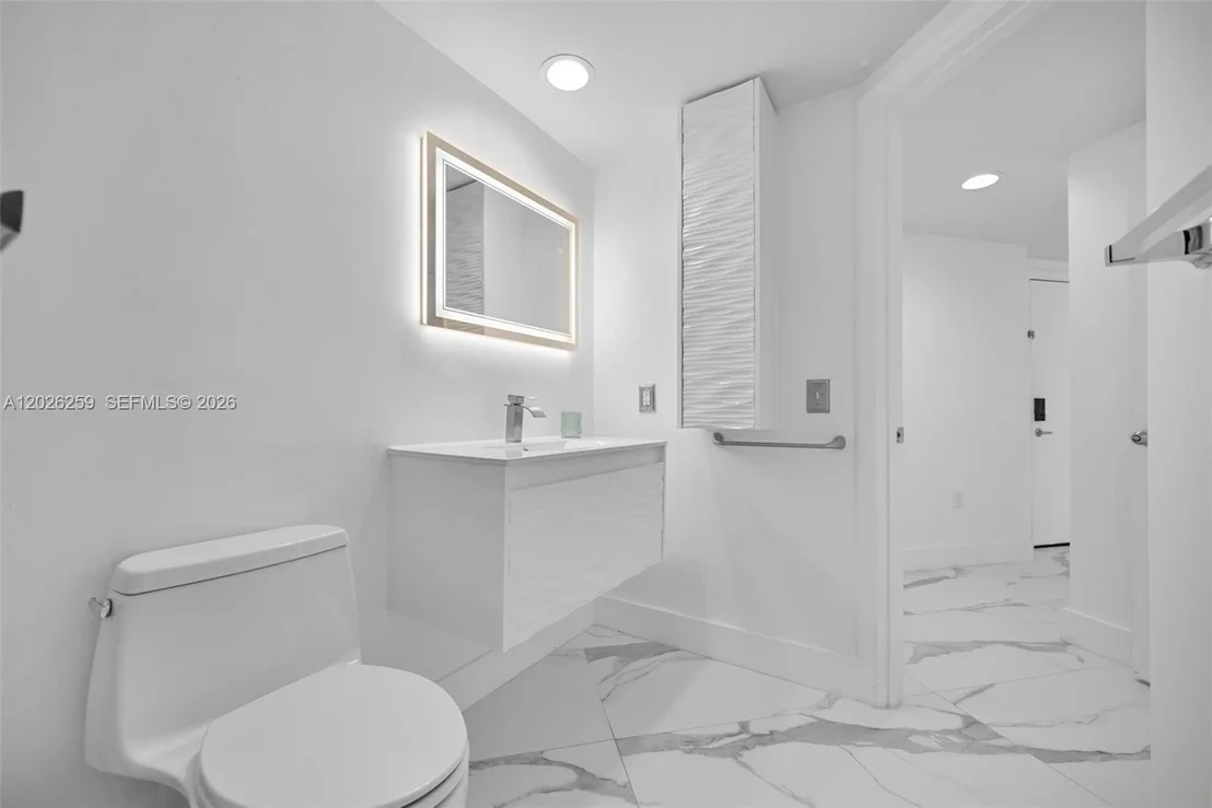 Photo of Unit 821 at 9201 Collins Ave