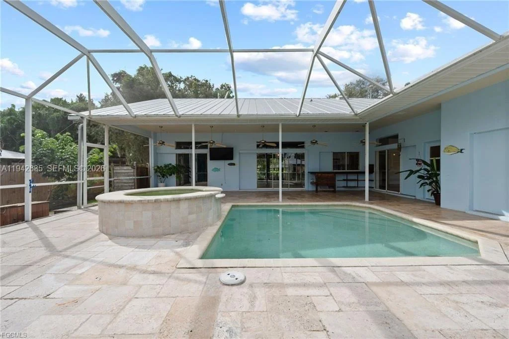 Photo of 1981 Carbonata Drive