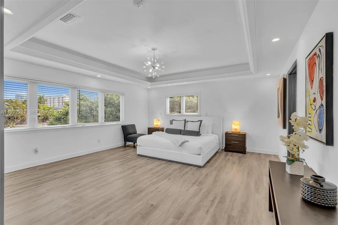 Photo of 472 Sunset Dr