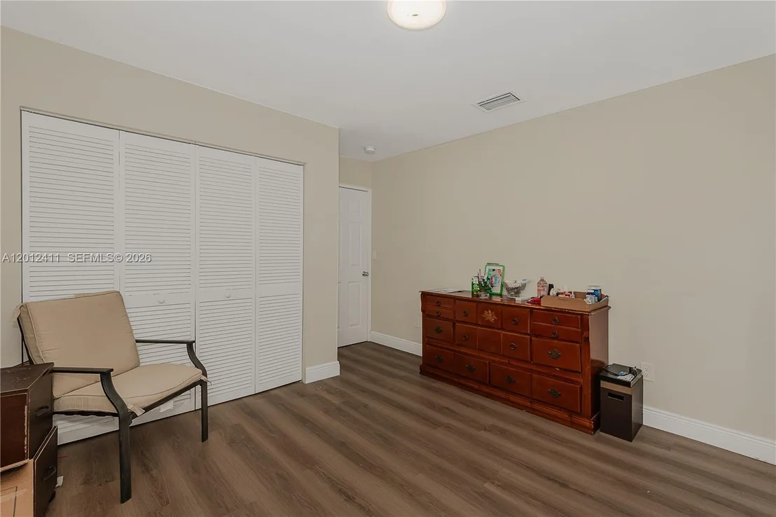 Photo of 395 W 39th Pl