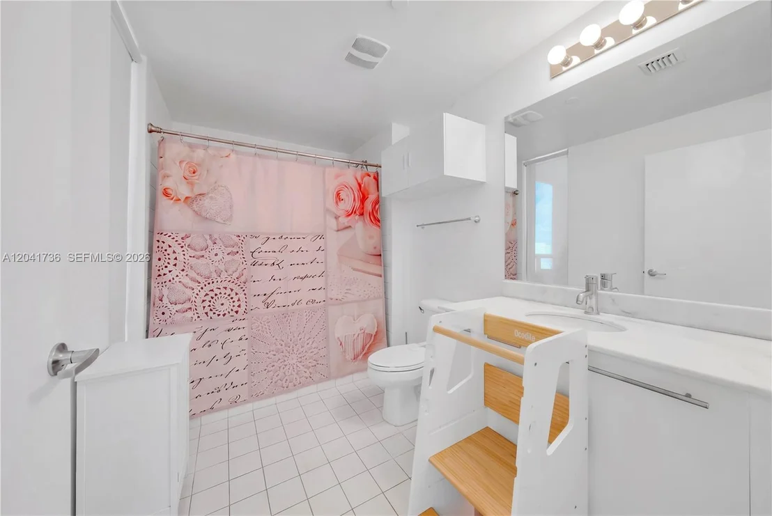 Photo of Unit 2101 at 888 Biscayne Blvd